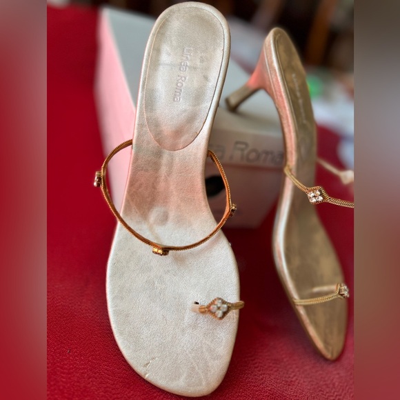 ⚜️⚜️ Línea Roma Gold Sandal With Metal & Rhinestone Accents & 2” Heel “NEW” ⚜️⚜️ - Picture 2 of 7